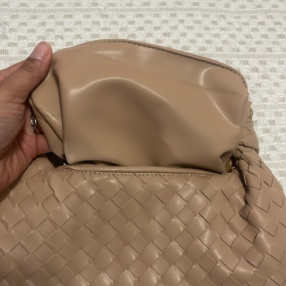 NWOT Tan Woven Women's Bag - Picture 11 of 13